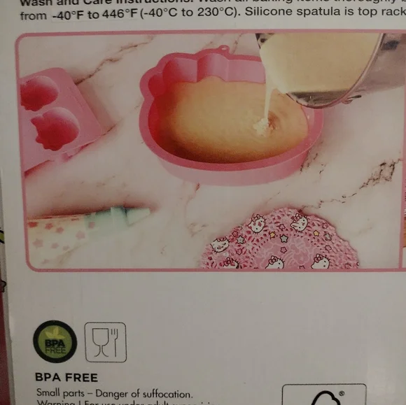 Hello Kitty Deluxe Complete Cake & Cupcake Baking Set - Picture 6 of 8